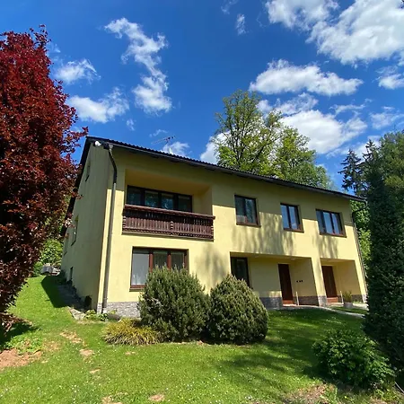 Villa Rekreacni Dum Pod Brizou *